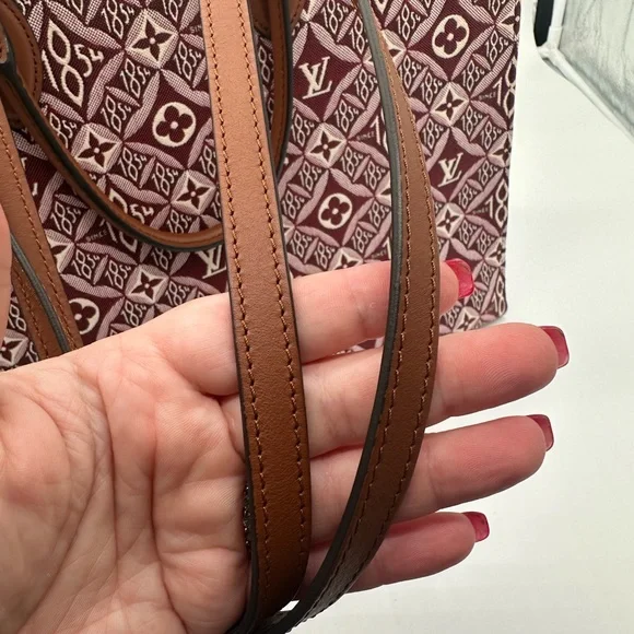 Louis Vuitton On the Go GM Since 1854 EUC - Picture 8 of 15